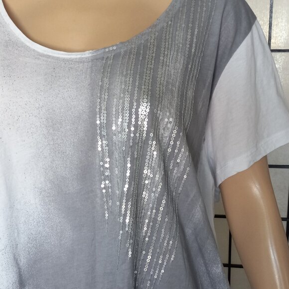 Chic & Shimmery! Calvin Klein White Gray Ombre Sequin Top 2X Short Sleeve - Picture 4 of 7